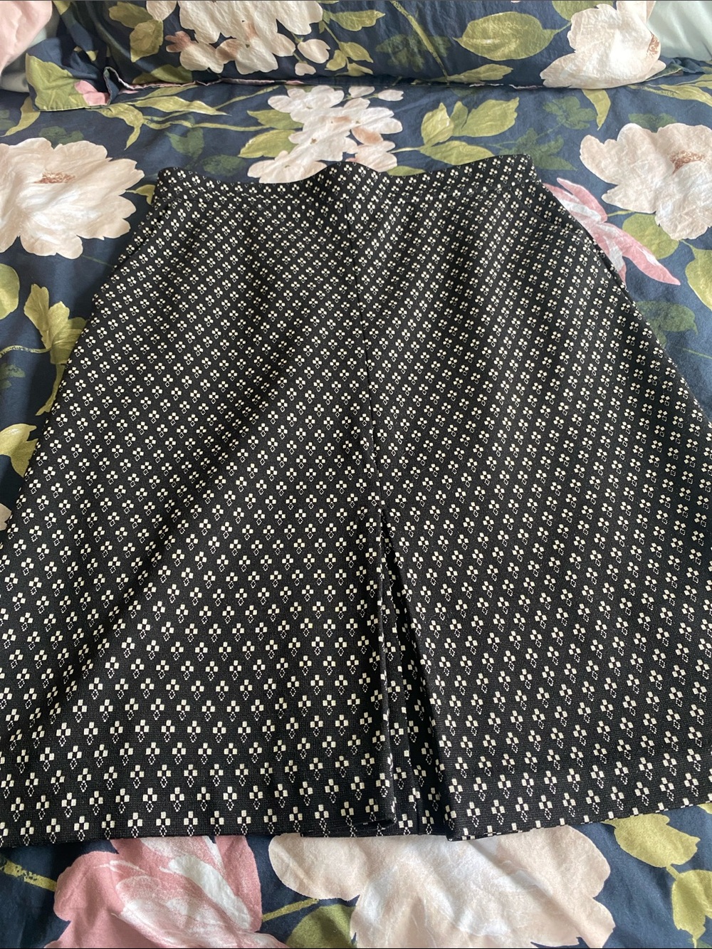 Banana Republic Black and Champagne Diamond-Pattern Pencil Skirt